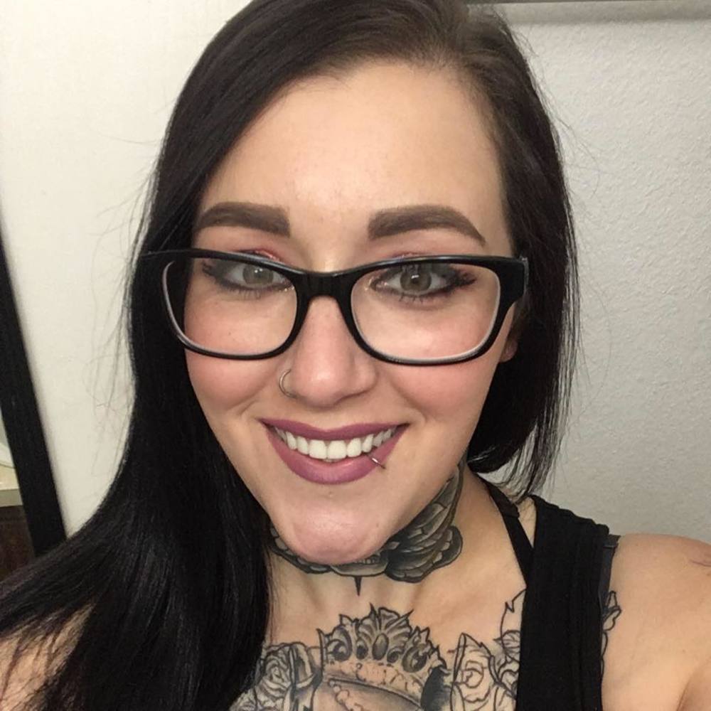 Meet your Posher, Desiree